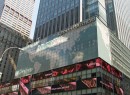 Lehman_Brothers_Times_Square_by_David_Shankbone.jpg